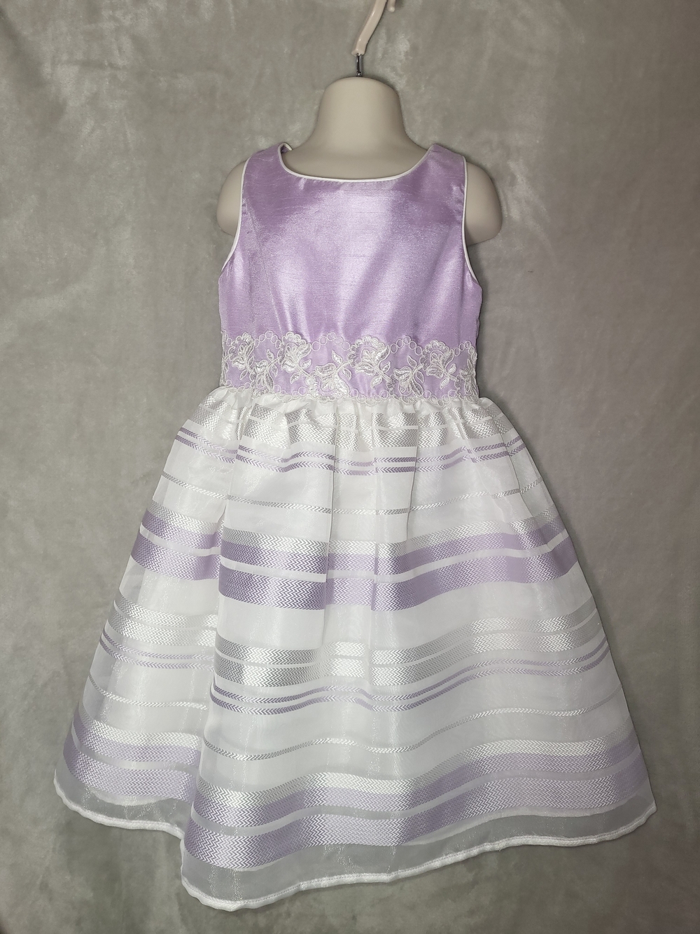 Lilac and White Size 6X Girls' Lace Waist Party Dress